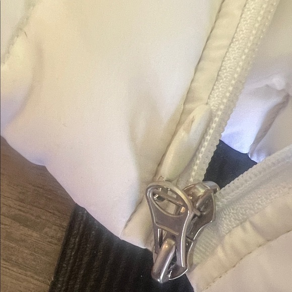 Kenneth Cole Reaction White Puffer Jacket size large - Picture 6 of 7